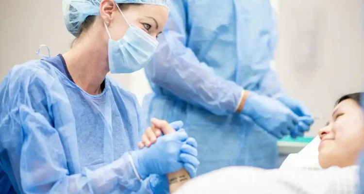 Definisi Bidan Menurut ICM dan Peran Pentingnya di Dunia Kesehatan Modern