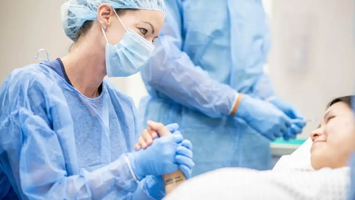 Definisi Bidan Menurut ICM dan Peran Pentingnya di Dunia Kesehatan Modern