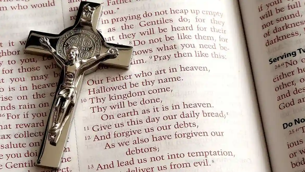 Definisi Cinta Menurut Alkitab dan Pemaknaannya bagi Kehidupan Orang Percaya