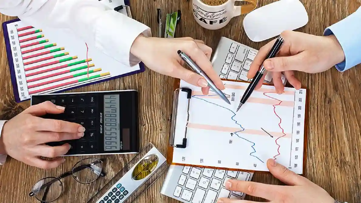 Definisi Ekonomi Menurut Adam Smith dan Relevansinya di Era Modern