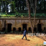 Benteng Palasari Menunggu Dibaca