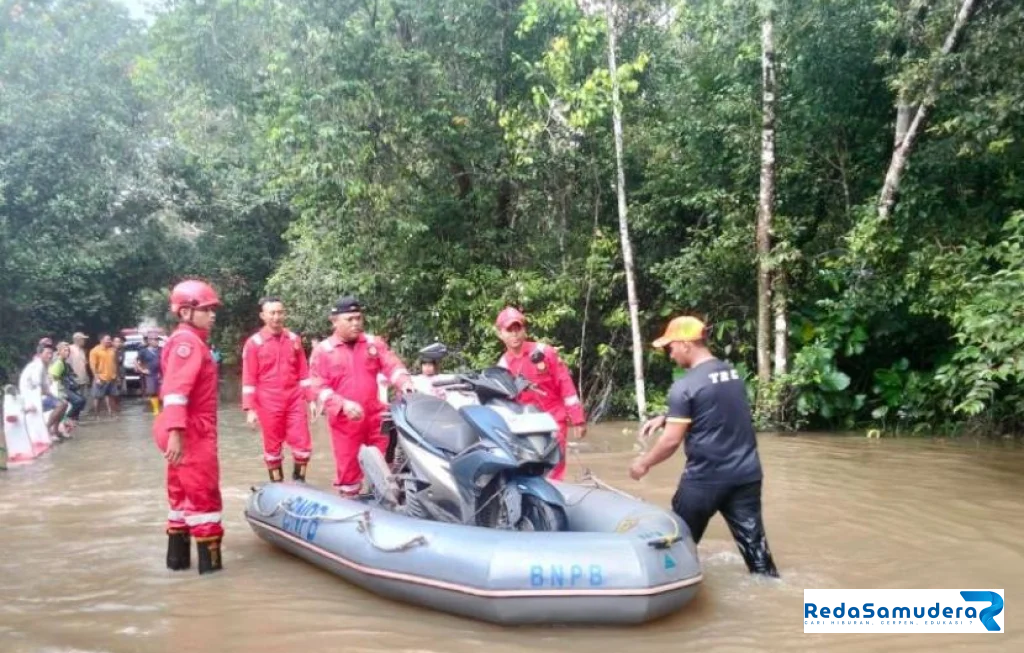 Evakuasi Kendaraan Banjir Membalong