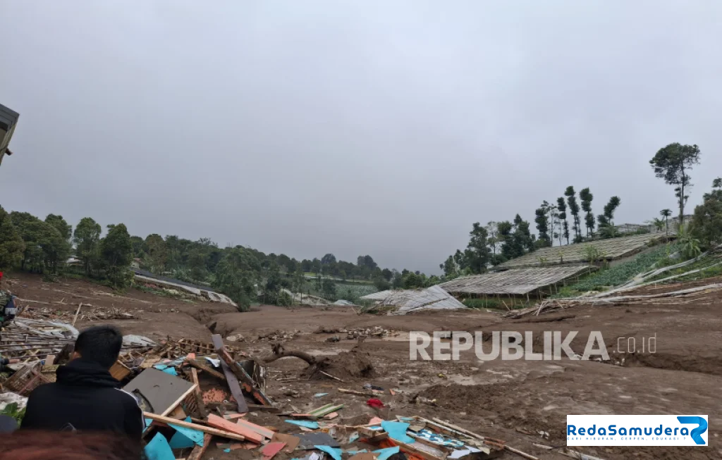 Longsor Cisarua 400 Warga