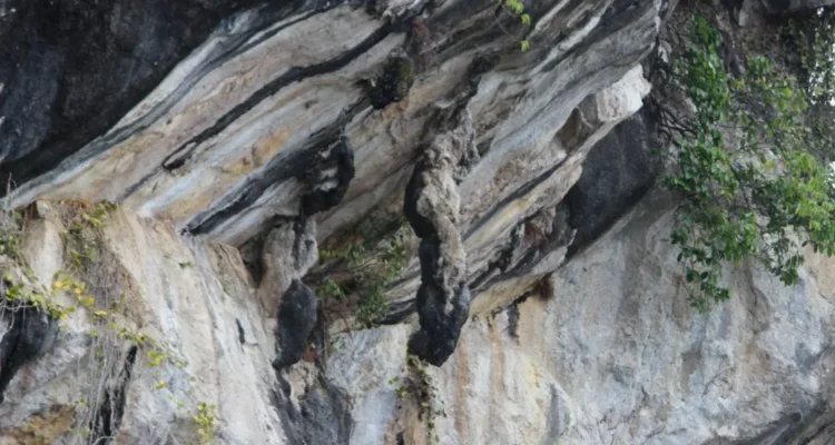 Cerpen Tentang Batu Gantung Di Danau Toba Yang Masih Membuat Hati Bergetar