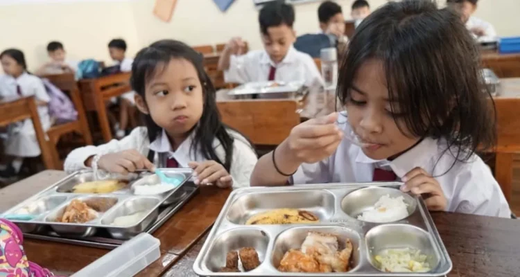 Debat Makan Bergizi Gratis, Program Penting atau Perlu Evaluasi Besar?
